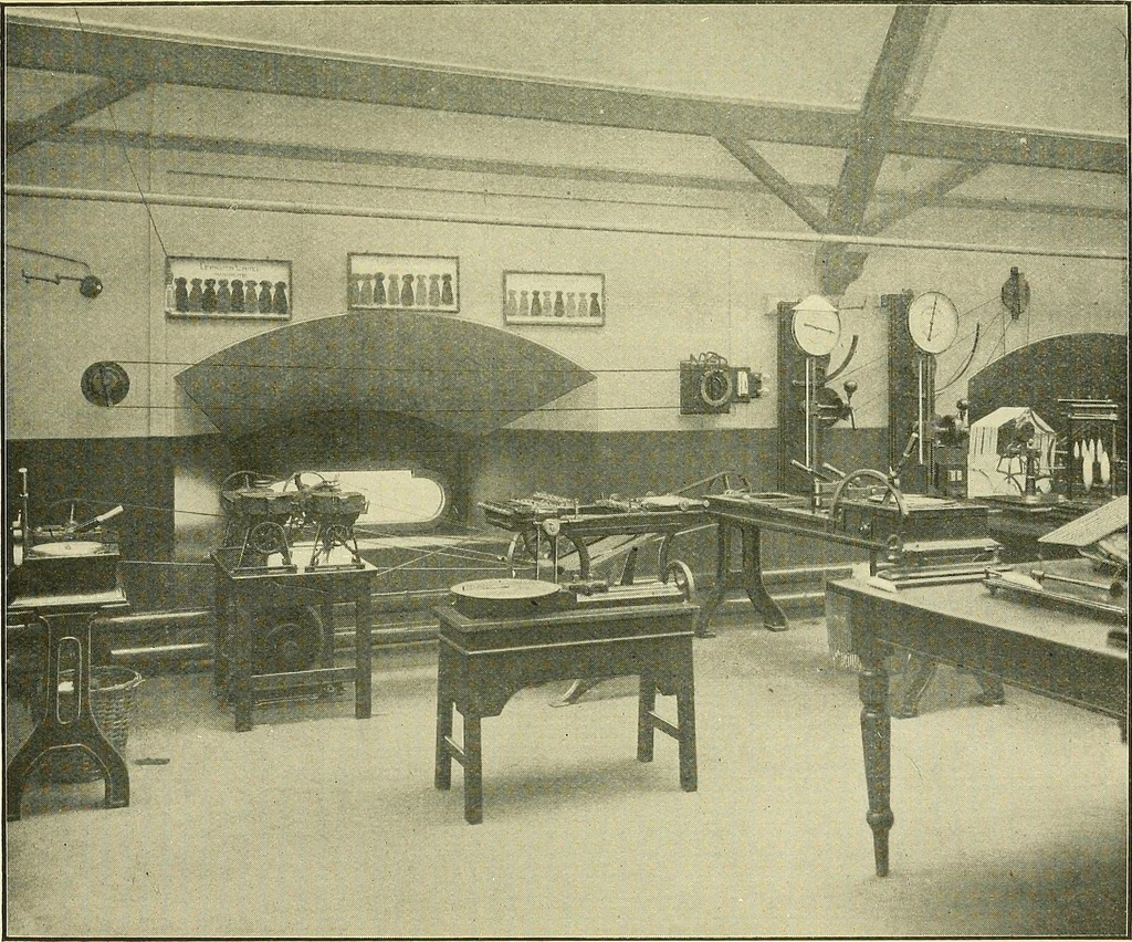 An illustration from Notes on sampling and testing : the handbook of the Manchester Chamber of Commerce Testing House and Laboratory, 1913, leaf 14