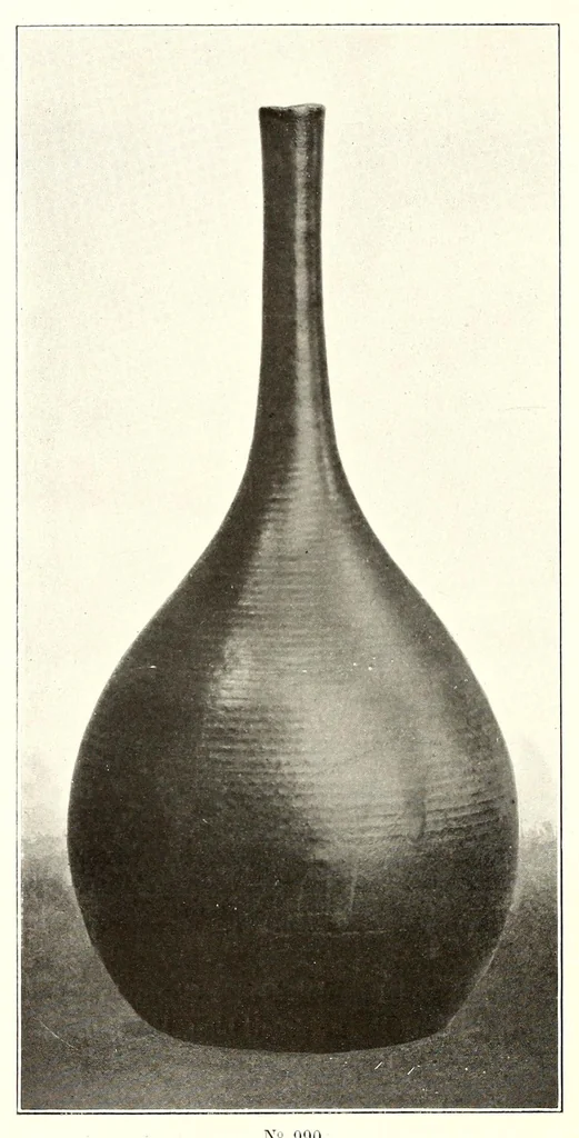 An illustration from Objects d'art et peintures du Japon et de la Chine : provenant de la collection Suminokura de kioto, 1907, leaf 220
