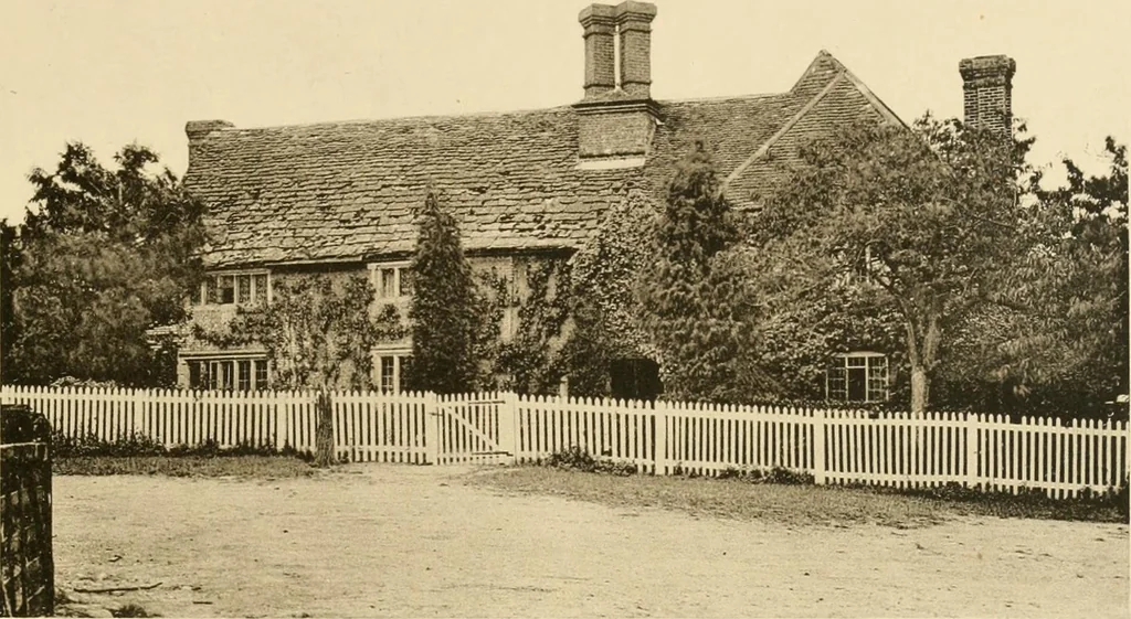 An illustration from Old cottages & farm-houses in Surrey / illustrated on one hundred collotype plates from photographs specially taken by W. Galsworthy Davie, with an introduction and numerous sketches by W. Curtis Green, 1908, leaf 154