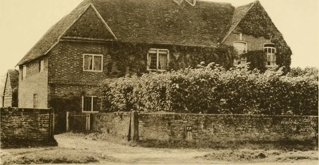 An illustration from Old cottages & farm-houses in Surrey / illustrated on one hundred collotype plates from photographs specially taken by W. Galsworthy Davie, with an introduction and numerous sketches by W. Curtis Green, 1908, leaf 280