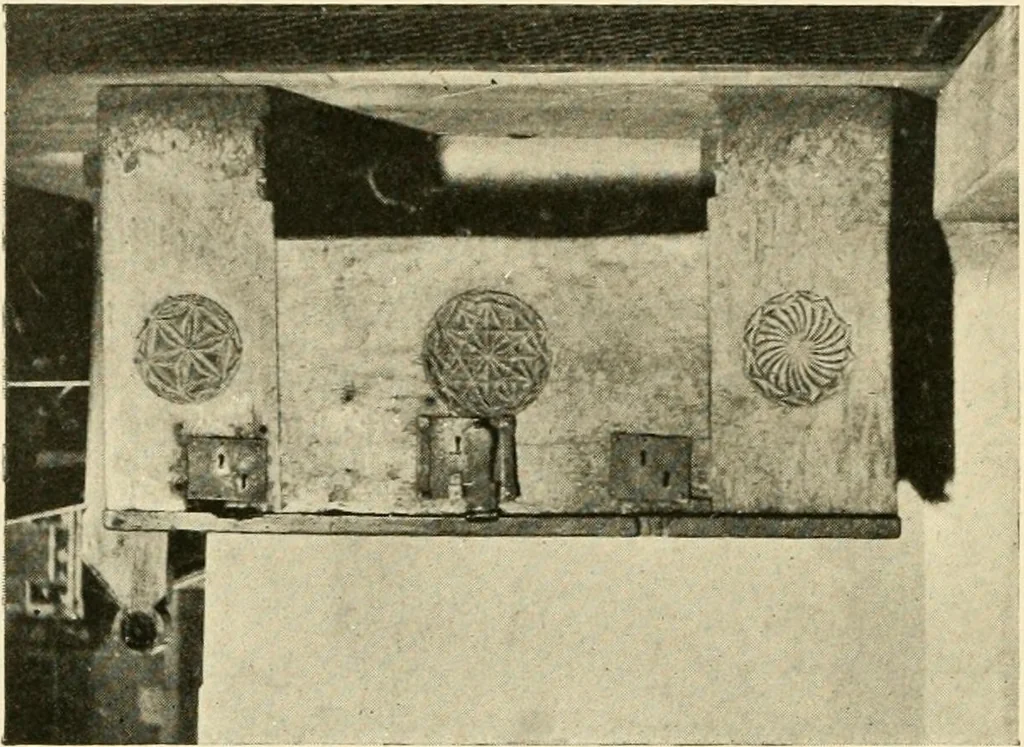 An illustration from Old cottages & farm-houses in Surrey / illustrated on one hundred collotype plates from photographs specially taken by W. Galsworthy Davie, with an introduction and numerous sketches by W. Curtis Green, 1908, leaf 62