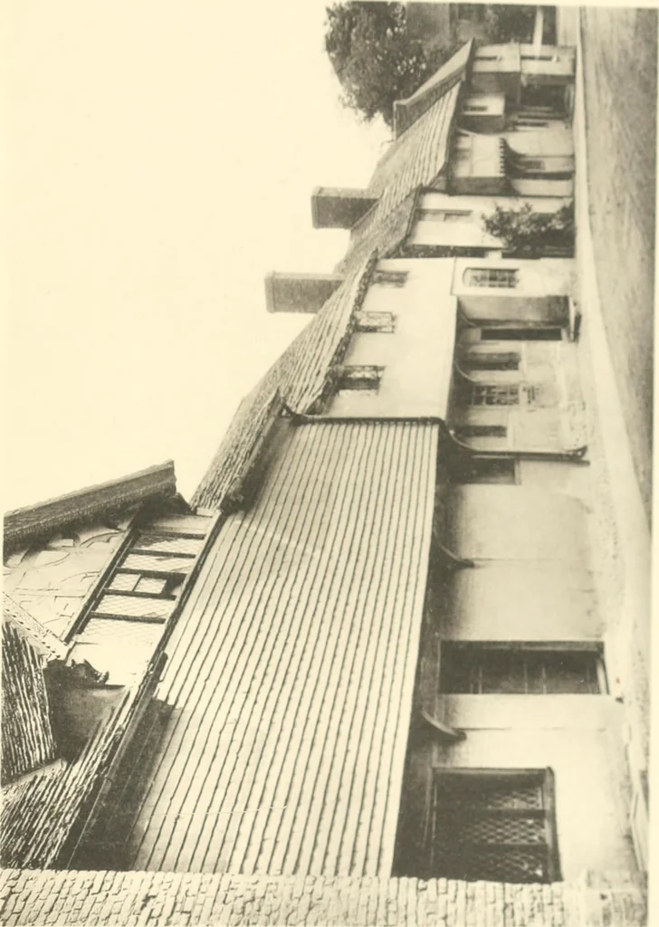An illustration from Old cottages and farmhouses in Kent and Sussex, 1900, leaf 202