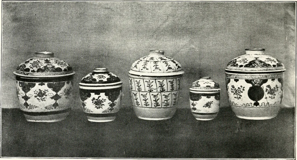 An illustration from Old Hyderabad China : (history, legend, and characteristics), 1916, leaf 93