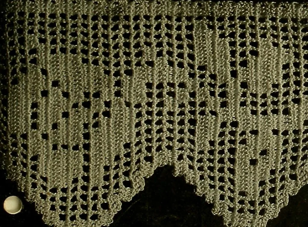 An illustration from Old and new designs in crocheted towels, pillow-cases, sheets, 1900, leaf 4