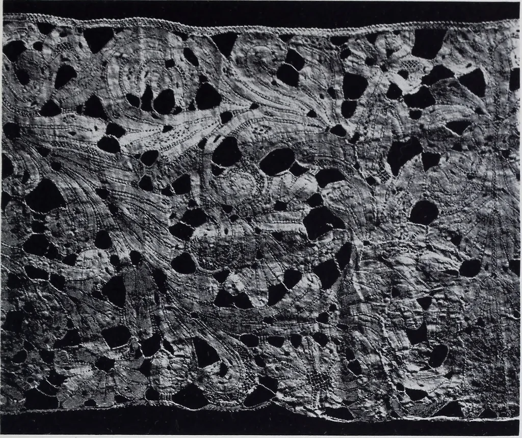 An illustration from Old world lace; or, A guide for the lace lover, 1920, leaf 26