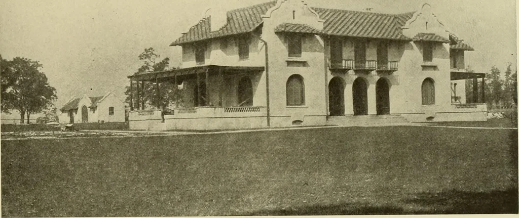 An illustration from One hundred country houses : modern American examples, 1909, leaf 114