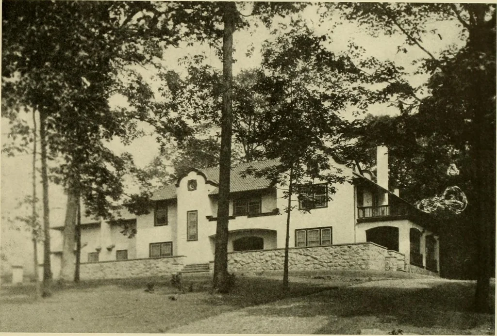 An illustration from One hundred country houses : modern American examples, 1909, leaf 116