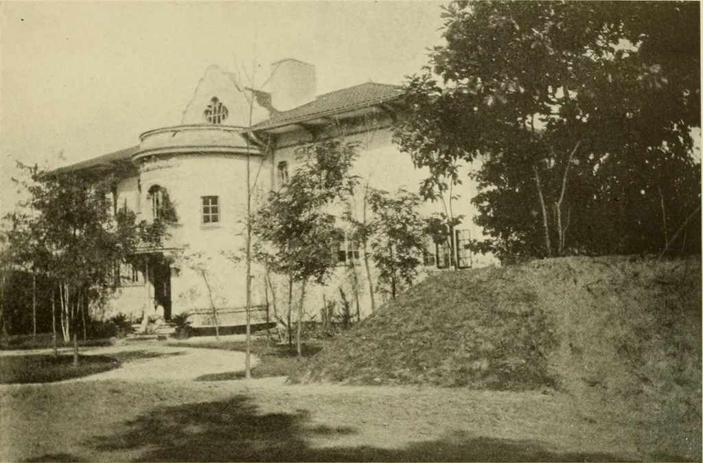 An illustration from One hundred country houses : modern American examples, 1909, leaf 118