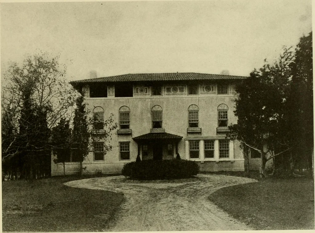 An illustration from One hundred country houses : modern American examples, 1909, leaf 120