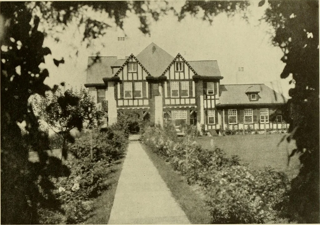An illustration from One hundred country houses : modern American examples, 1909, leaf 158