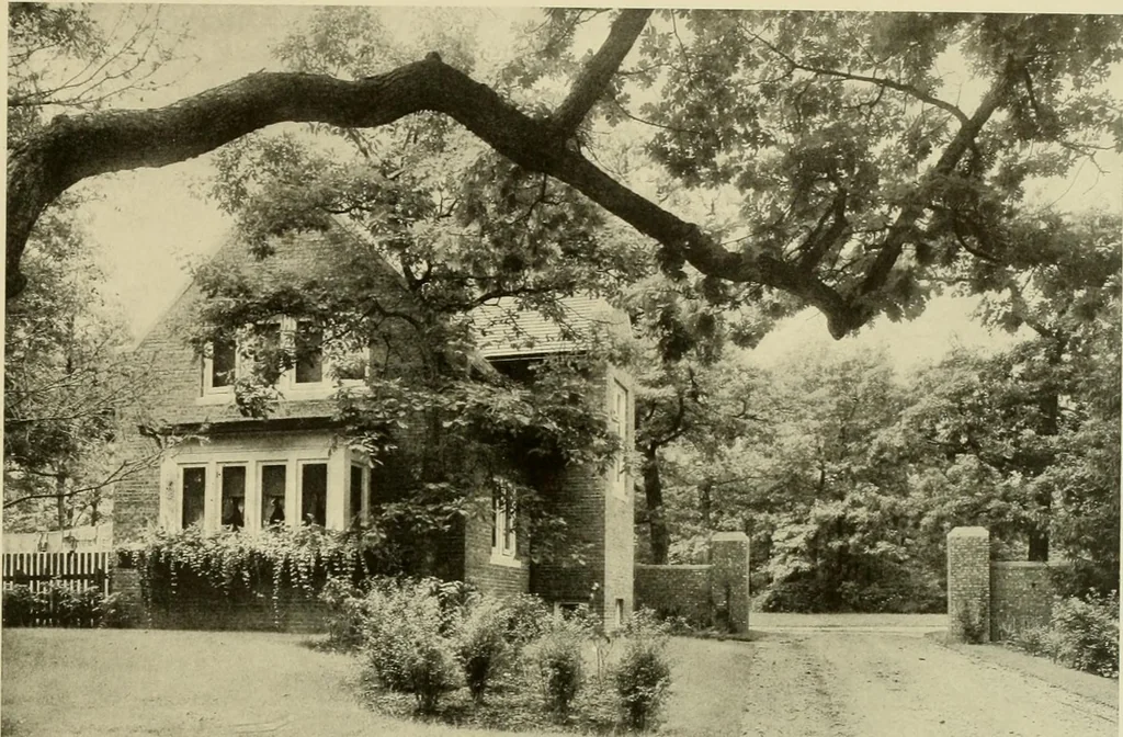 An illustration from One hundred country houses : modern American examples, 1909, leaf 174
