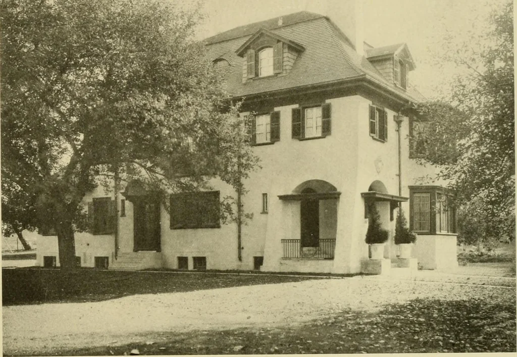 An illustration from One hundred country houses : modern American examples, 1909, leaf 228