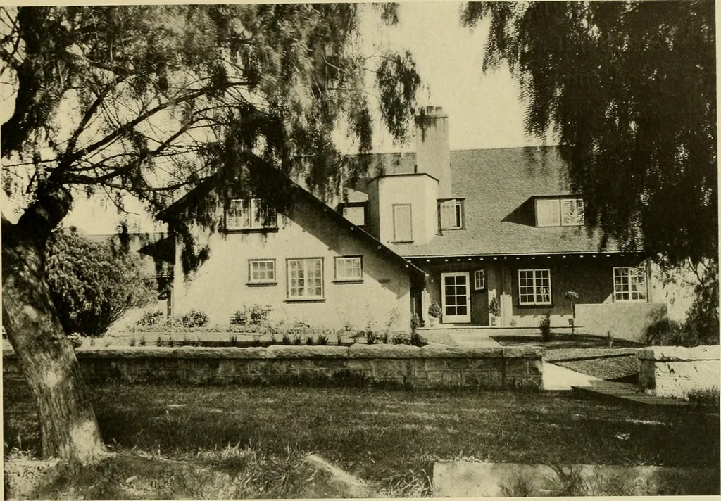 An illustration from One hundred country houses : modern American examples, 1909, leaf 242
