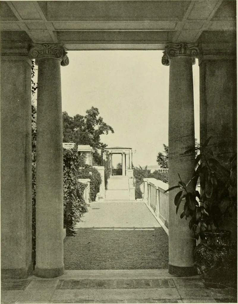 An illustration from One hundred country houses : modern American examples, 1909, leaf 260