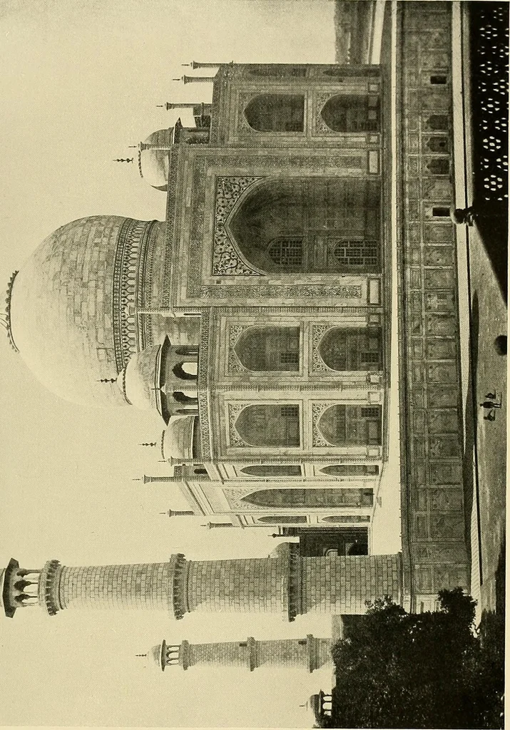 An illustration from Oriental carpets, runners and rugs and some Jacquard reproductions .., 1910, leaf 472