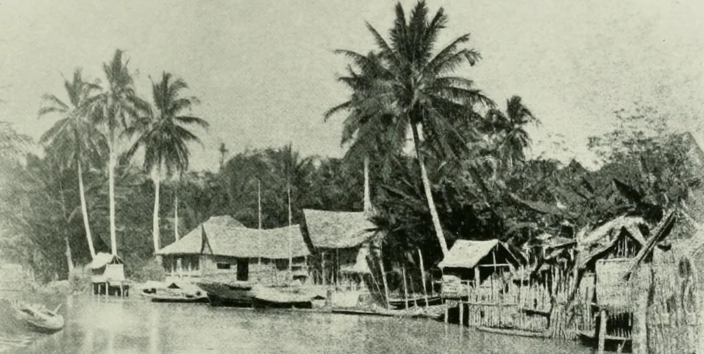 An illustration from Oriental silverwork, Malay and Chinese, with over 250 original illustrations; a handbook for connoisseurs, collectors, students and silversmiths, 1910, leaf 14