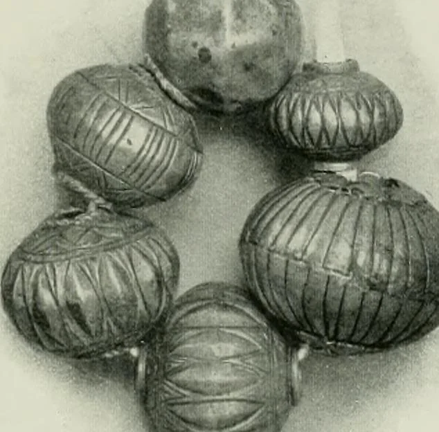 An illustration from Oriental silverwork, Malay and Chinese, with over 250 original illustrations; a handbook for connoisseurs, collectors, students and silversmiths, 1910, leaf 262