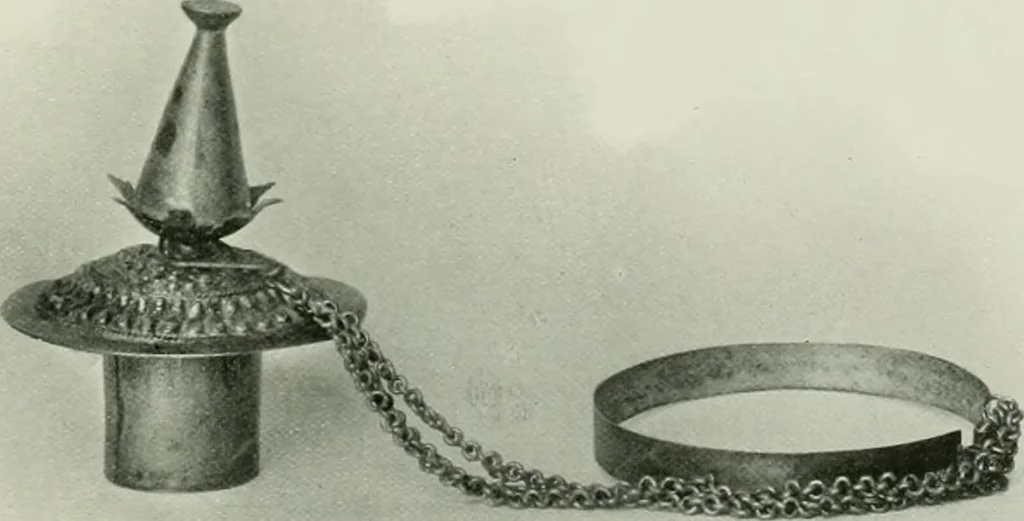 An illustration from Oriental silverwork, Malay and Chinese, with over 250 original illustrations; a handbook for connoisseurs, collectors, students and silversmiths, 1910, leaf 268