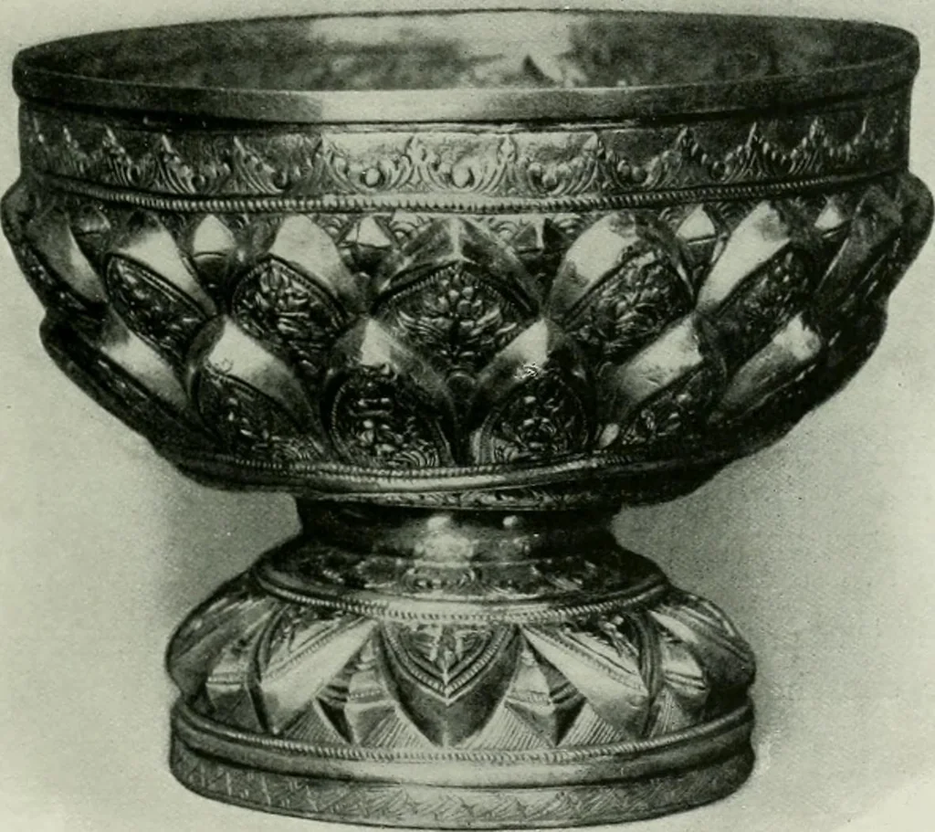 An illustration from Oriental silverwork, Malay and Chinese, with over 250 original illustrations; a handbook for connoisseurs, collectors, students and silversmiths, 1910, leaf 30