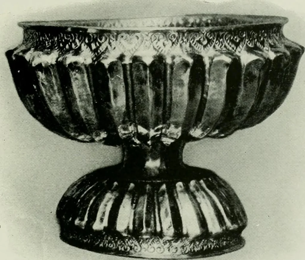 An illustration from Oriental silverwork, Malay and Chinese, with over 250 original illustrations; a handbook for connoisseurs, collectors, students and silversmiths, 1910, leaf 32