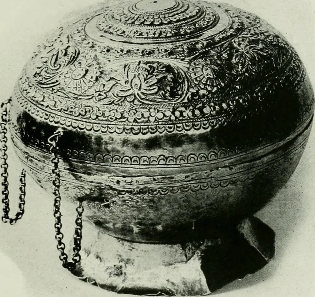 An illustration from Oriental silverwork, Malay and Chinese, with over 250 original illustrations; a handbook for connoisseurs, collectors, students and silversmiths, 1910, leaf 88
