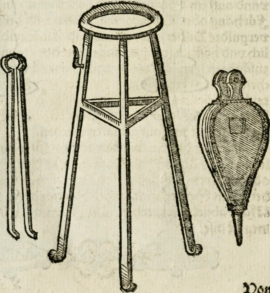 An illustration from Ornatvs ecclesiasticvs, hoc est, Compendivm praecipvarvm rervm, qvibvs qvaevis rite decenterqve compositae ecclesiae exornari, ac redimiri debent : omnibus ecclesiarum praelatis & rectoribus, per totam Ratisbonensem Dioecesin cum primis necessarium, Latinè & Germanicè, adiectis etiam quarundam suppellectilium figuris, 1591, leaf 329