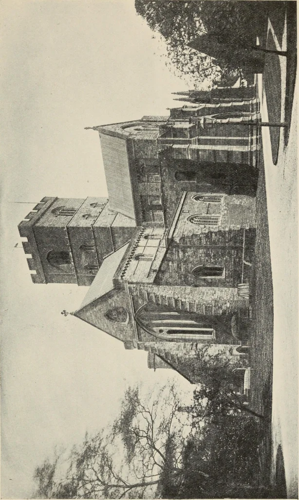 An illustration from Our English cathedrals ; their architectural beauties and characteristics, and their historical associations popularly described, together with chapters on the cathedral in mediaeval and in modern times, and in English poetry and prose; withmaps, plans, and numerous illustrations from photographs, 1911, leaf 112