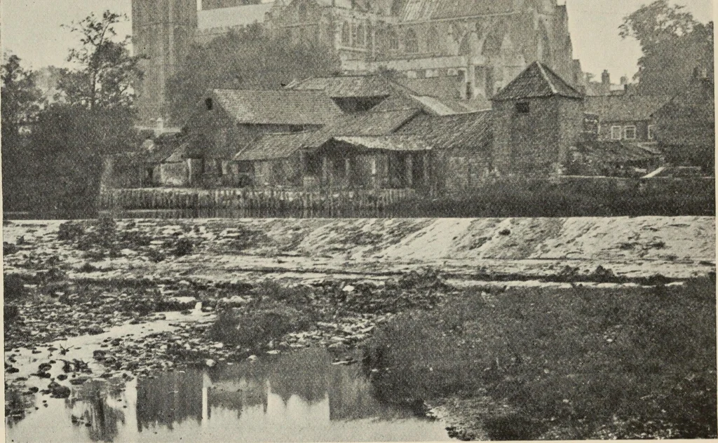 An illustration from Our English cathedrals ; their architectural beauties and characteristics, and their historical associations popularly described, together with chapters on the cathedral in mediaeval and in modern times, and in English poetry and prose; withmaps, plans, and numerous illustrations from photographs, 1911, leaf 128