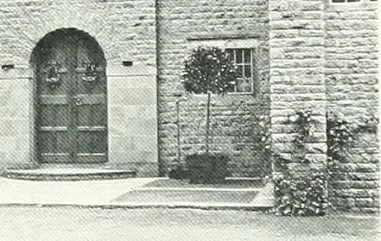 An illustration from Our homes and how to make the best of them, 1909, leaf 225