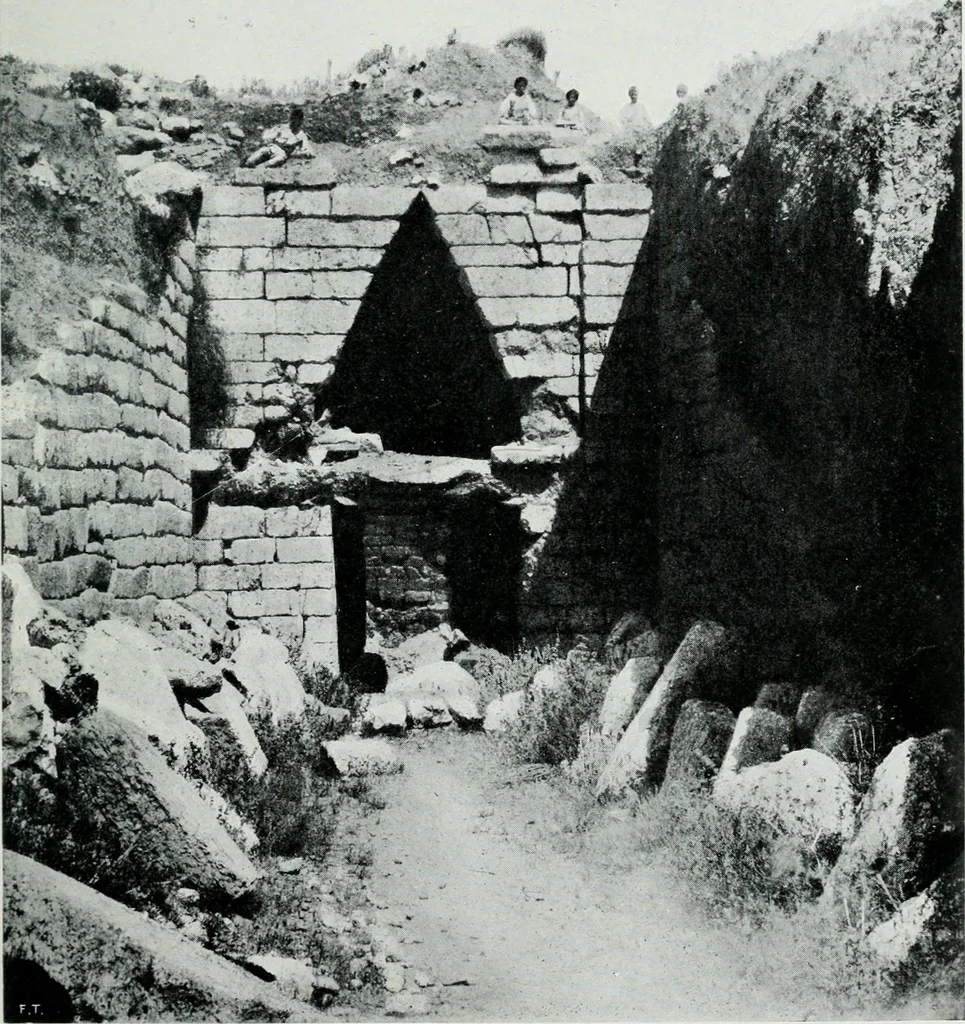 An illustration from The palaces of Crete and their builders, 1907, leaf 184