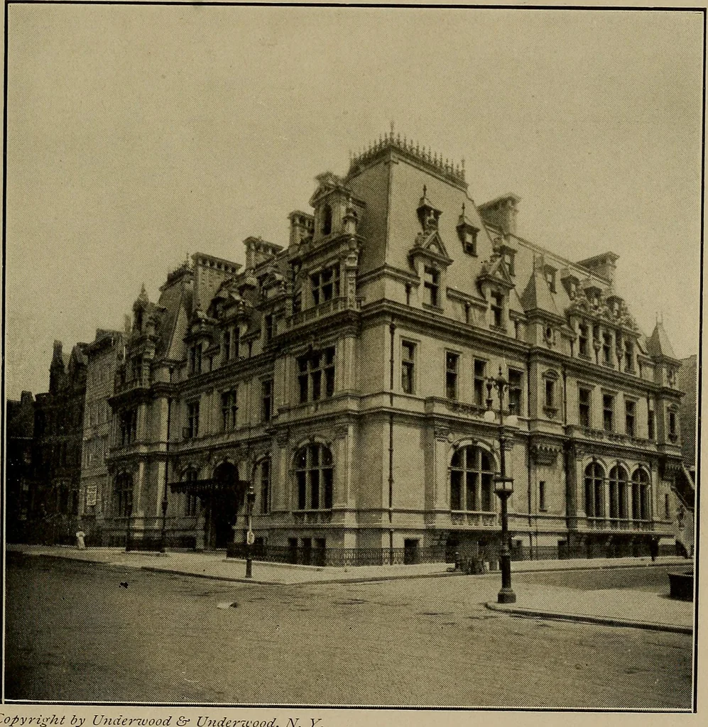 An illustration from Palatial homes in the city of New York and dwellers there in ... arranged for the convenience of the passer-by, 1910, leaf 18