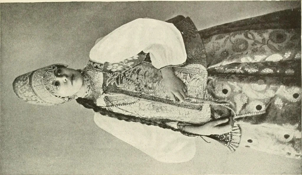 An illustration from Peasant art in Russia, 1912, leaf 32
