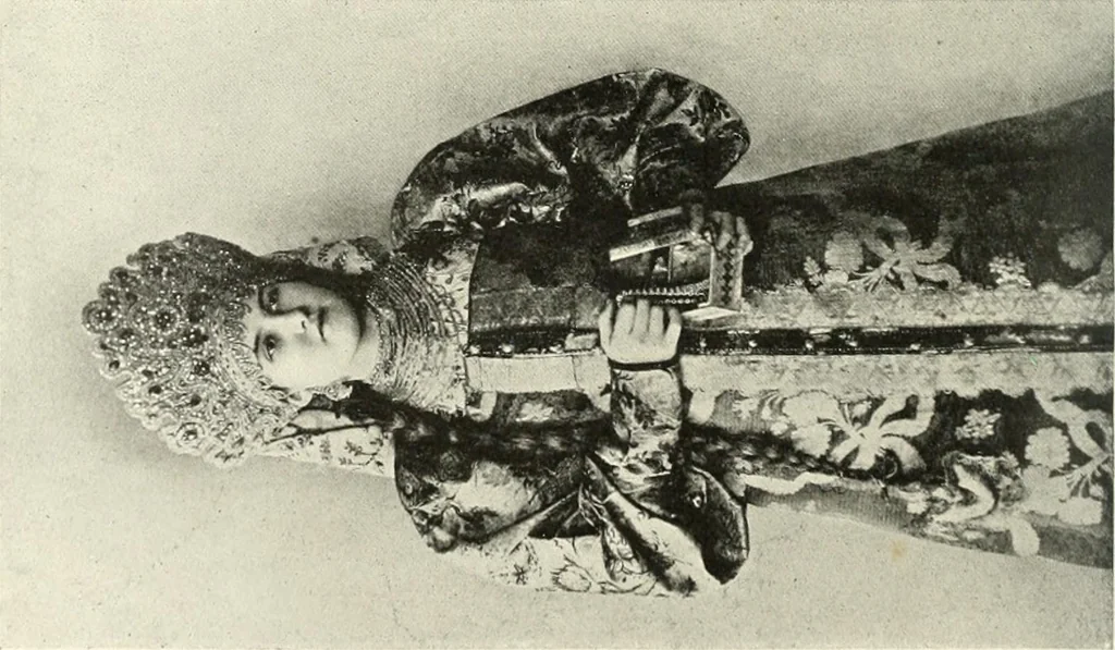 An illustration from Peasant art in Russia, 1912, leaf 35