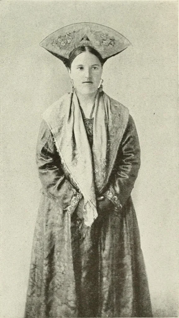 An illustration from Peasant art in Russia, 1912, leaf 46