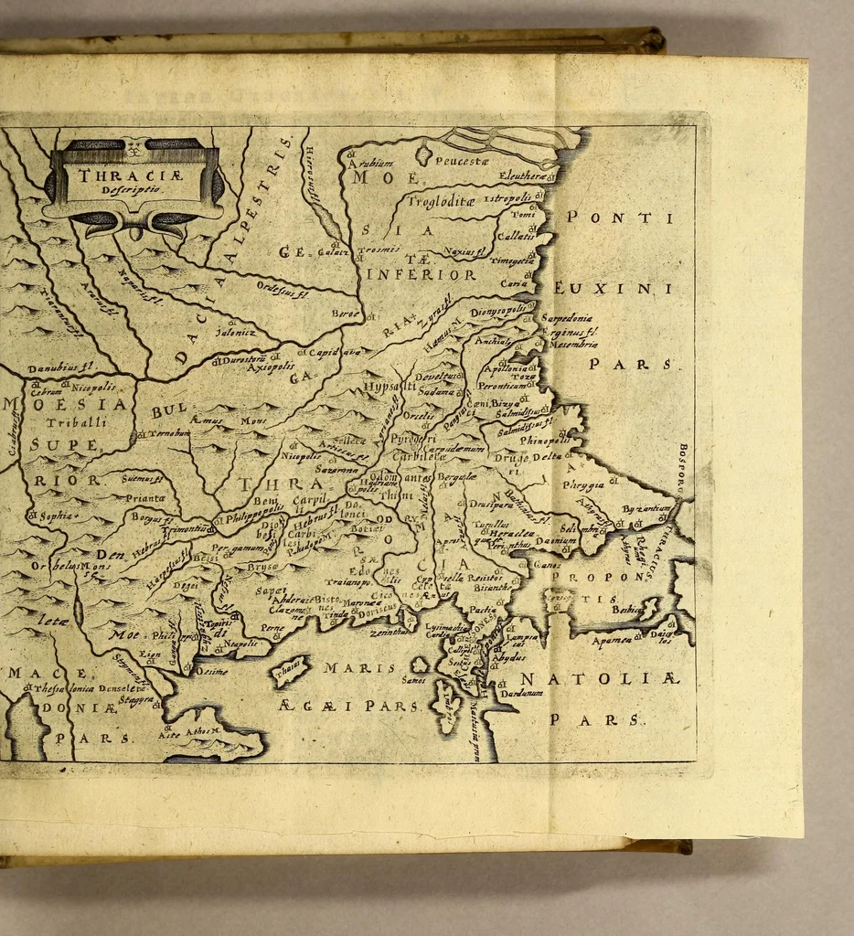 An illustration from Philippi Cluveri[i] Introductionis in universam geographiam, tam veterem quam novam ,libri VI. : Tabulis æneis illustrati, & gemino indice aucti. Cui adjuncta est Danielis Heinsii Oratio in obitum ejusdem Philippi Cluveri[i], 1641, leaf 215