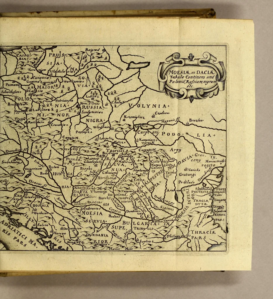 An illustration from Philippi Cluveri[i] Introductionis in universam geographiam, tam veterem quam novam ,libri VI. : Tabulis æneis illustrati, & gemino indice aucti. Cui adjuncta est Danielis Heinsii Oratio in obitum ejusdem Philippi Cluveri[i], 1641, leaf 221