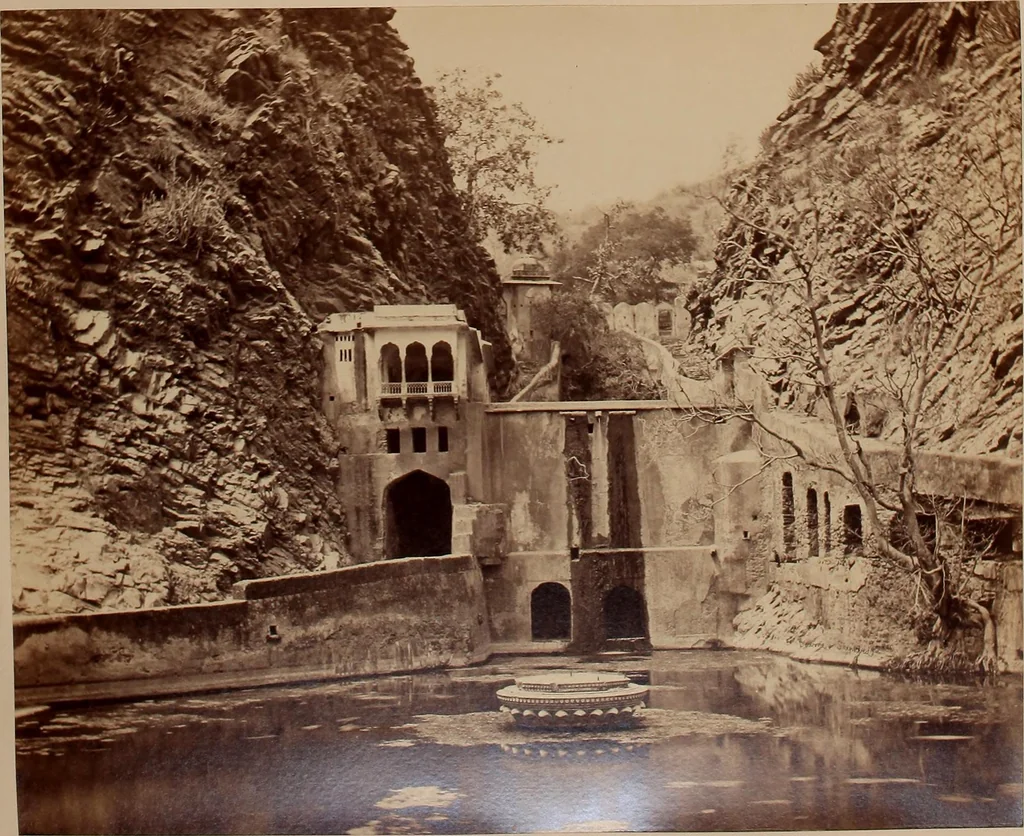 An illustration from Photographs of architecture and scenery in Gujarat and Rajputana, 1874, leaf 104