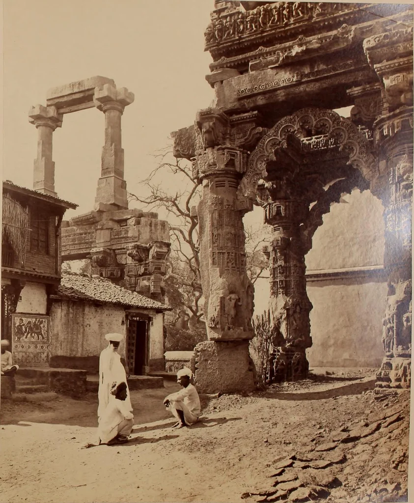 An illustration from Photographs of architecture and scenery in Gujarat and Rajputana, 1874, leaf 18