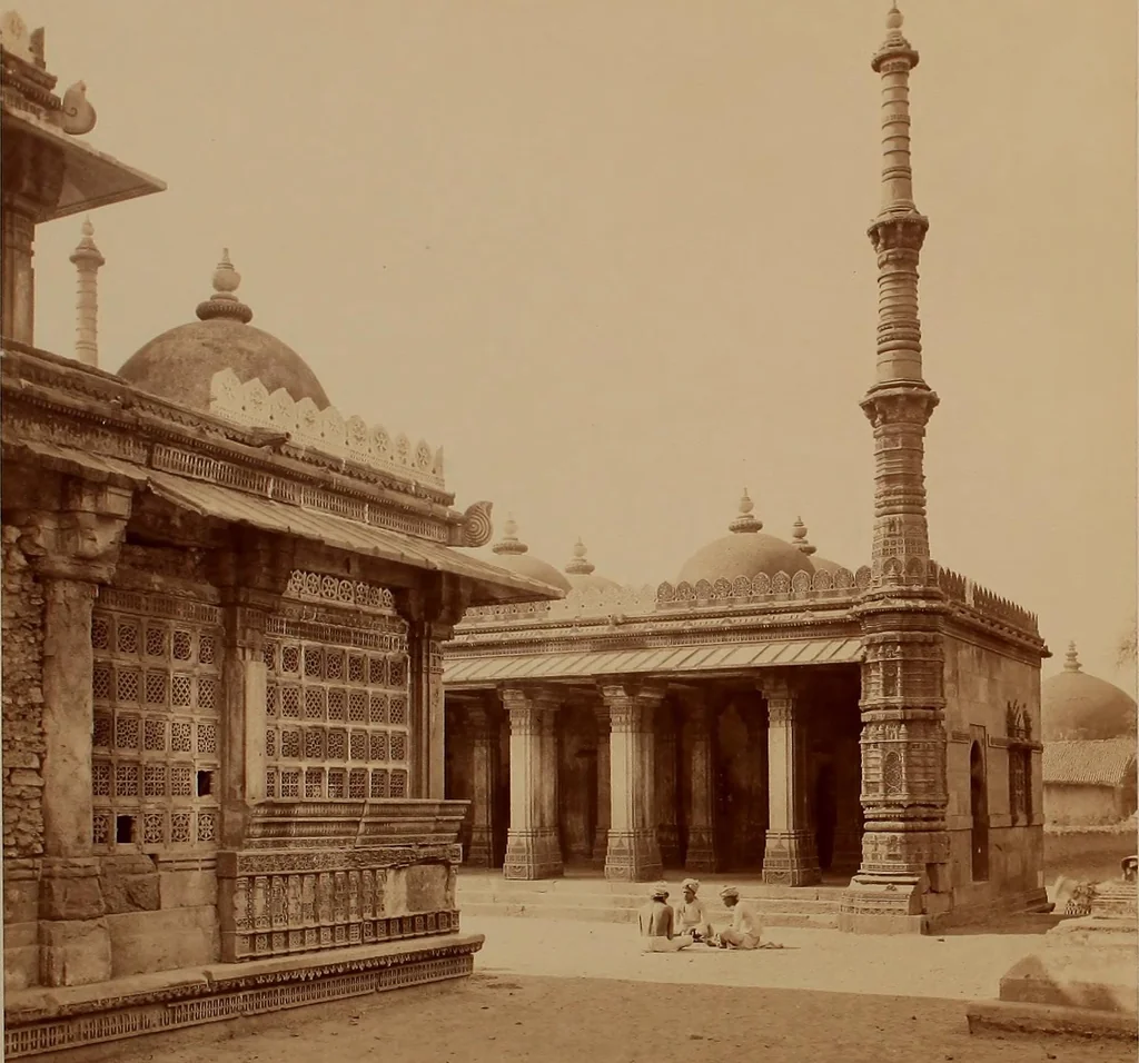 An illustration from Photographs of architecture and scenery in Gujarat and Rajputana, 1874, leaf 5