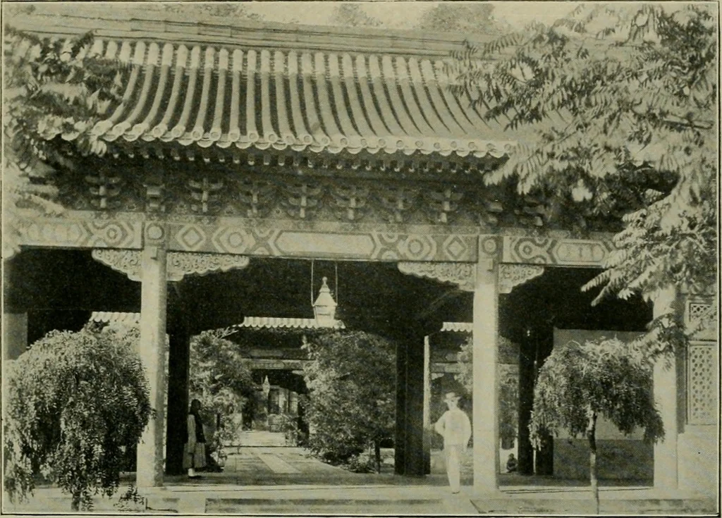 An illustration from Chinese pictures : notes on photographs made in China, 1900, leaf 16