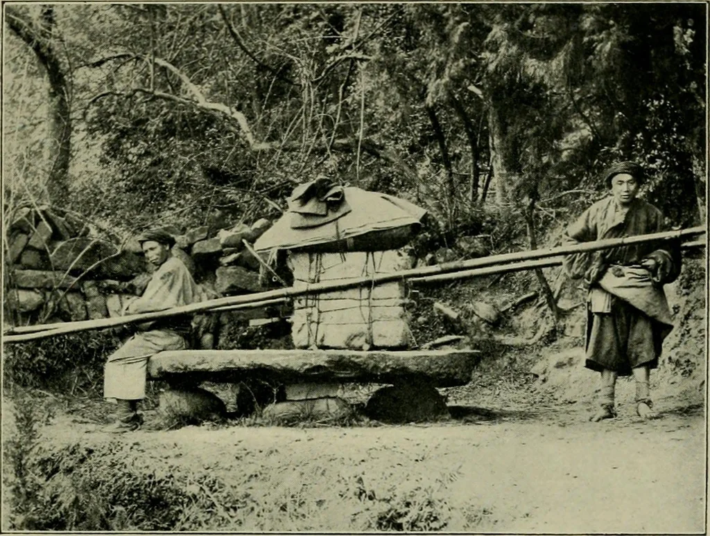 An illustration from Chinese pictures : notes on photographs made in China, 1900, leaf 30