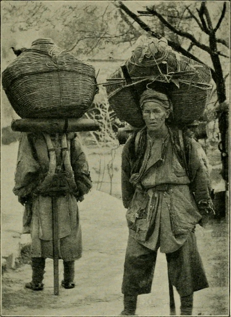 An illustration from Chinese pictures : notes on photographs made in China, 1900, leaf 32