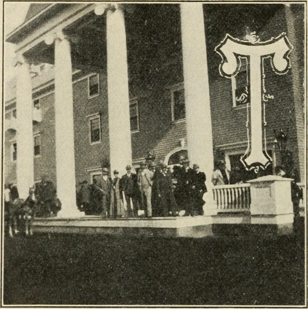 An illustration from Pilgrimage of Mary commandery no. 36, Knights templar of Pennsylvania to the Twenty-ninth triennial conclave of the Grand encampment U.S. at San Francisco, Cal, 1904, leaf 67