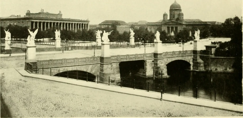 An illustration from A plan of the city of Hartford. Preliminary report by Carrere & Hastings, advisory architects, to the Commission on the city plan of the city of Hartford, Connecticut, in relation to the rectification of the present plan and the development and extension of the city, 1912, leaf 95