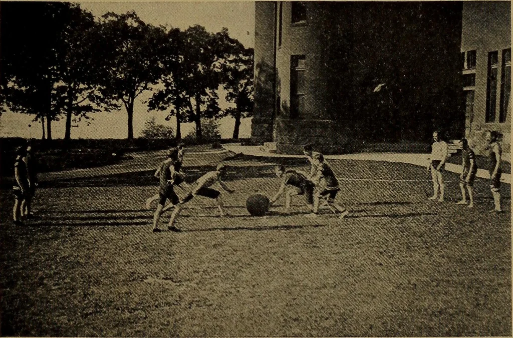 An illustration from Play, comprising games for the kindergarten, playground, schoolroom and college; how to coach and play girls' basket-ball, etc, 1912, leaf 104