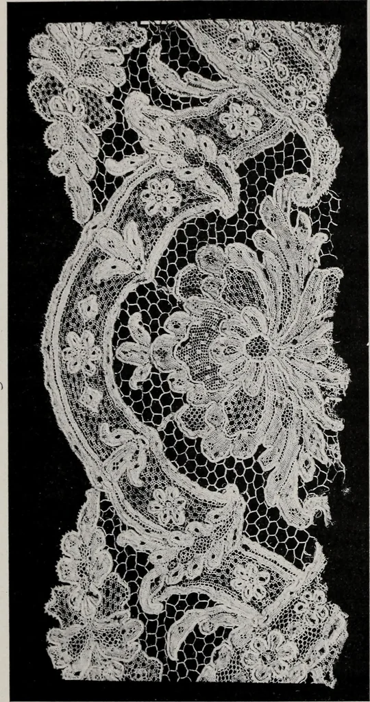 An illustration from Point and pillow lace : a short account of various kinds ancient and modern, and how to recognize them, 1899, leaf 124