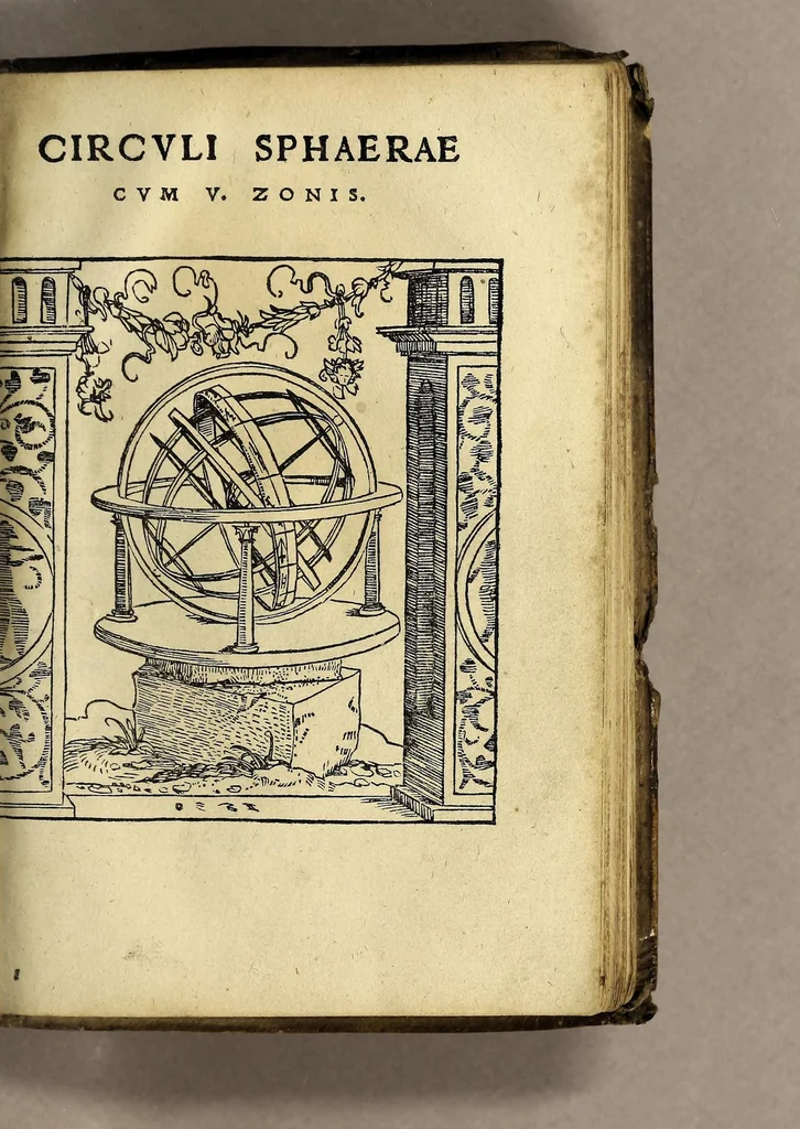 An illustration from Pomponii Melae de situ orbis libri tres : cum Petri Ioannis Oliuarij Valentini, uiri in geographia doctissimi, scholijs. : Hermolai Barbari in eundem Pomponivm Melam castigationes. C. Iulii Solini Polyhistor, siue rerum orbis memorabilium collectanea, partim ad uetustissimorum exemplarium fidem restituta, partim scholijs illustrata. ; rerum ac uerborum in hisce omnibus memorabilium trigeminus index, 1536, leaf 7