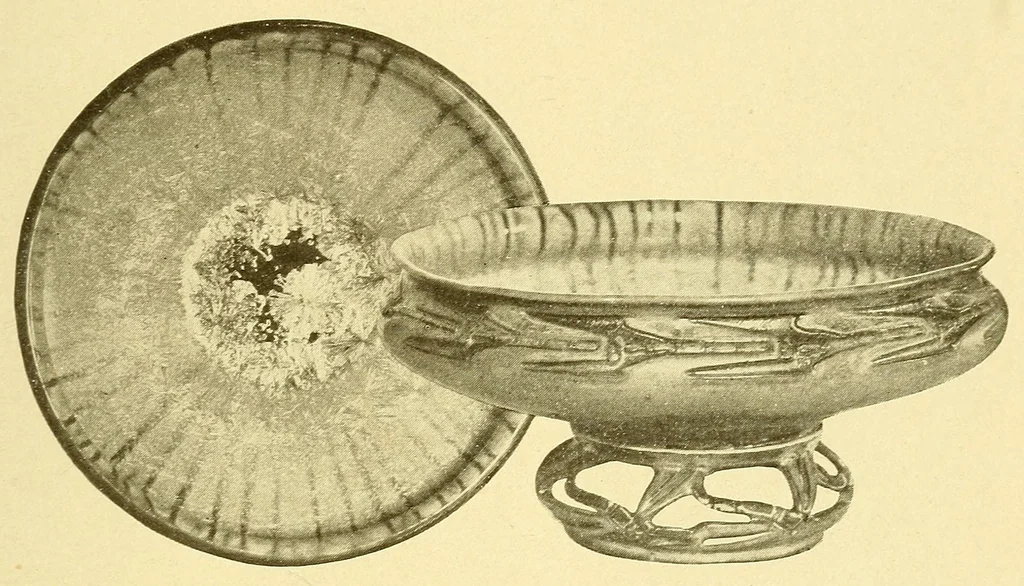 An illustration from Porcelains from the Robineau Pottery, 1906, leaf 15
