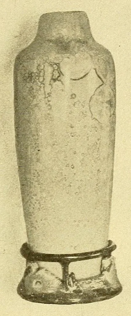 An illustration from Porcelains from the Robineau Pottery, 1906, leaf 29