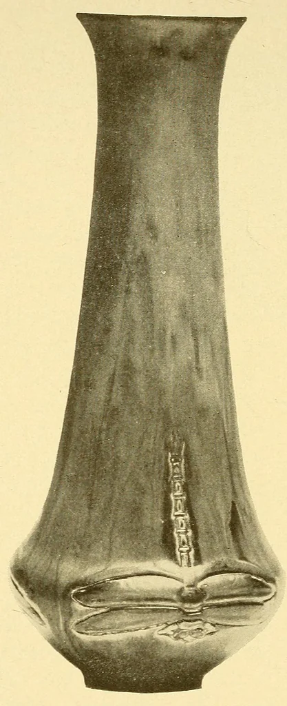 An illustration from Porcelains from the Robineau Pottery, 1906, leaf 32